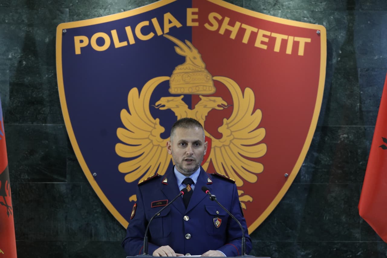  Protesta  e drejtë demokratike    Drejtori i Policisë  Hita  Dhuna nuk është ushtruar nga studentët  Ndalo   