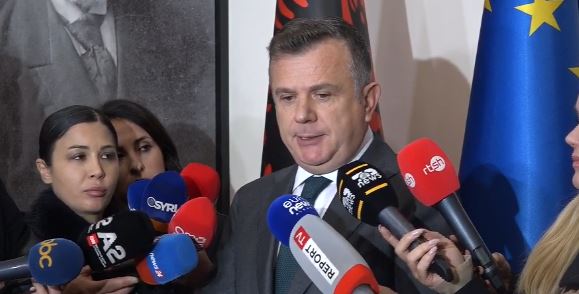 Foto nga burimi: Dy javë protesta studentore për largimin e Ramës, Balla përjashton dorëheqjen dhe zgjedhjet e parakohshme: Harrojeni!