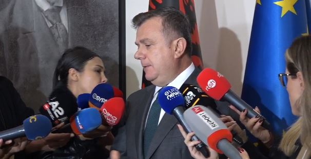 Foto nga burimi: Rama shpiku gjoba kundër protestave, Balla: Ligji për tubimet do të hyjë menjëherë në fuqi