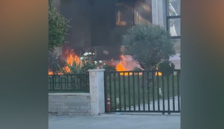 VIDEO  Revolta përfshin dhe Kurbinin  Protestuesit hedhin molotov  i vënë flakën pjesës së jashtme të bashkisë