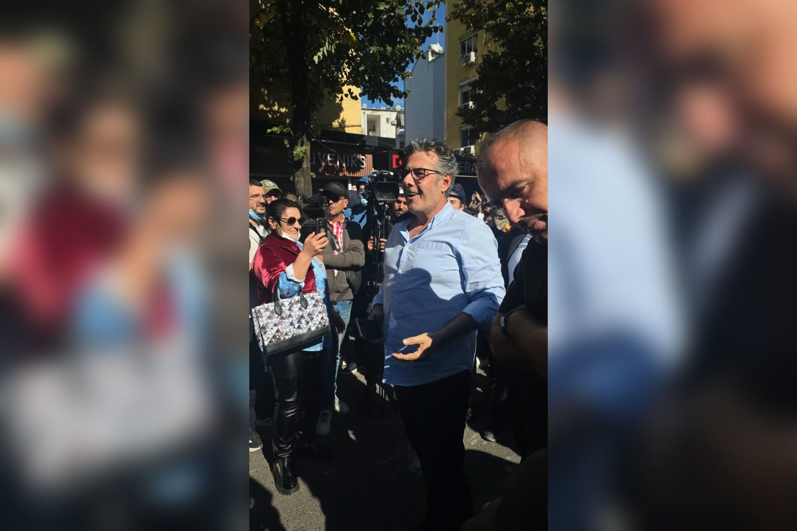 “Deputetë të krimit!”/ Studentët përzënë nga protesta Edi Palokën (VIDEO)