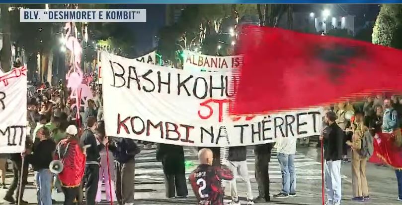  Shqipëria po bën revolucion   mbyllen fjalimet te Kryeministria  protestuesit nisin marshimin në rrugët e Tiranës