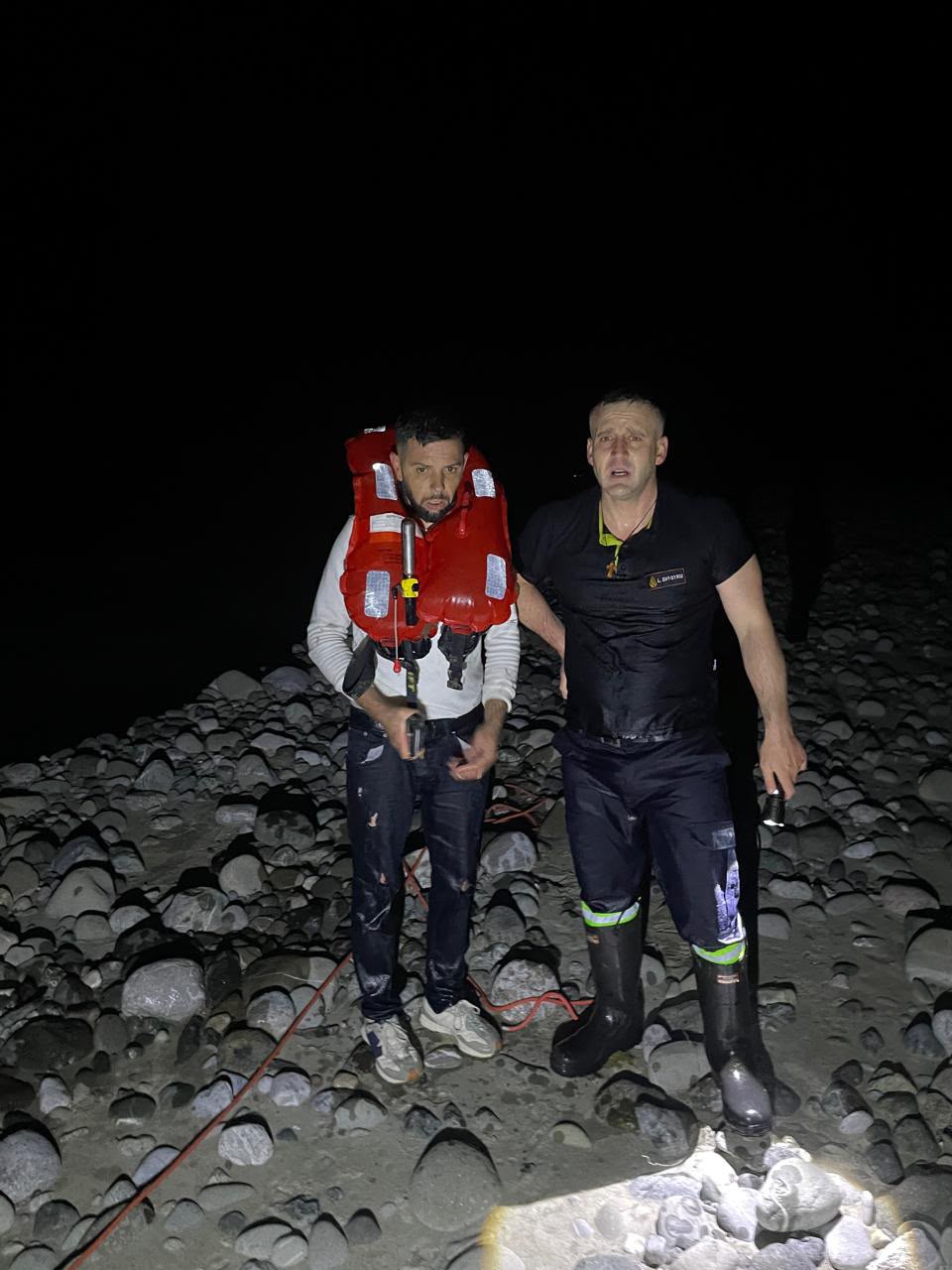 Shpëtohet i riu i bllokuar në lumin Devoll  ndërhyrje e shpejtë e zjarrfikësve në Gramsh
