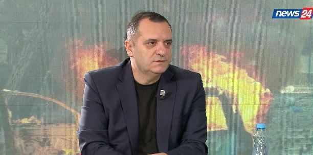 Sot protestë kombëtare   Një frikacak s e tremb dot rininë  por rriti valën e zemërimit   Gazetari Çollaku  Studentët dh   