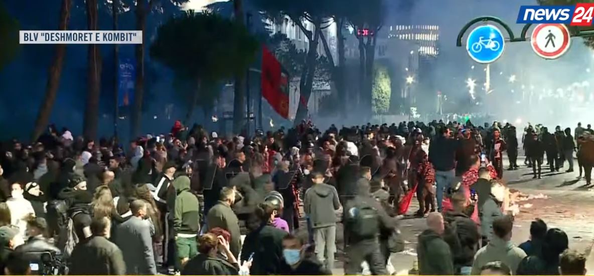  Nuk na dëgjoi për 135 ditë në paqe  tani revolta do të vazhdojë dhe nuk ndalet   Studentët i përgjigjen Ramës  Nuk ka asnjë d   