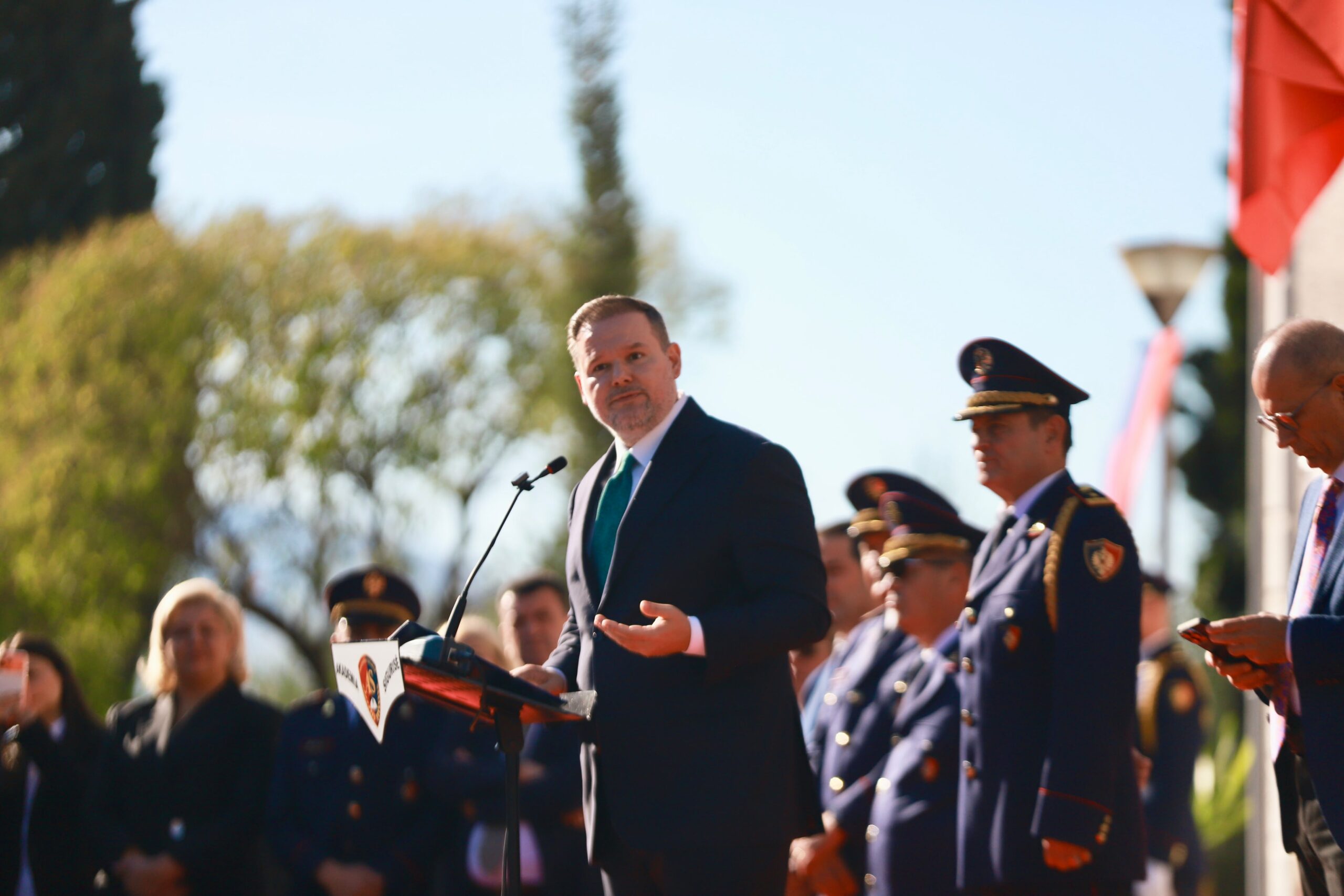 Ministri Demo tek Akademia e Sigurisë  Një standard i ri  nis nga brezi i ri  Rritje e konsiderueshme pagash për Policinë e Sh   