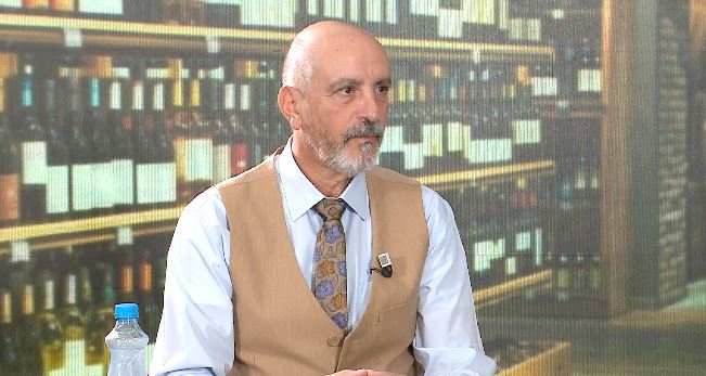 37 miliardë lekë për alkool e duhan në vit  ekonomisti zbulon paradoksin  Shqiptarët të varfër  por shpenzojnë për vese