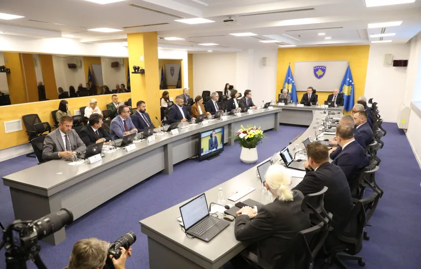 Kosovë  Qeveria dërgon në Kuvend përgjigjen për ndryshimin e Ligjit për Specialen