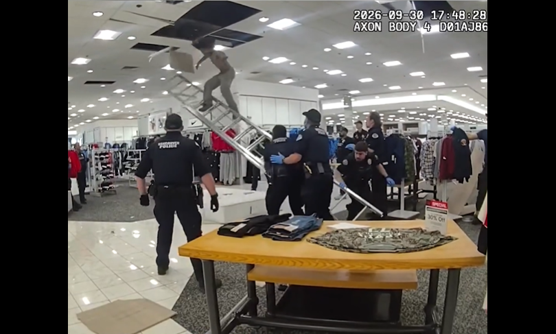 Kaos në një dyqan në SHBA  burri pa bluzë zvarritet mbi kokat e klientëve  policia e kap pas një ore