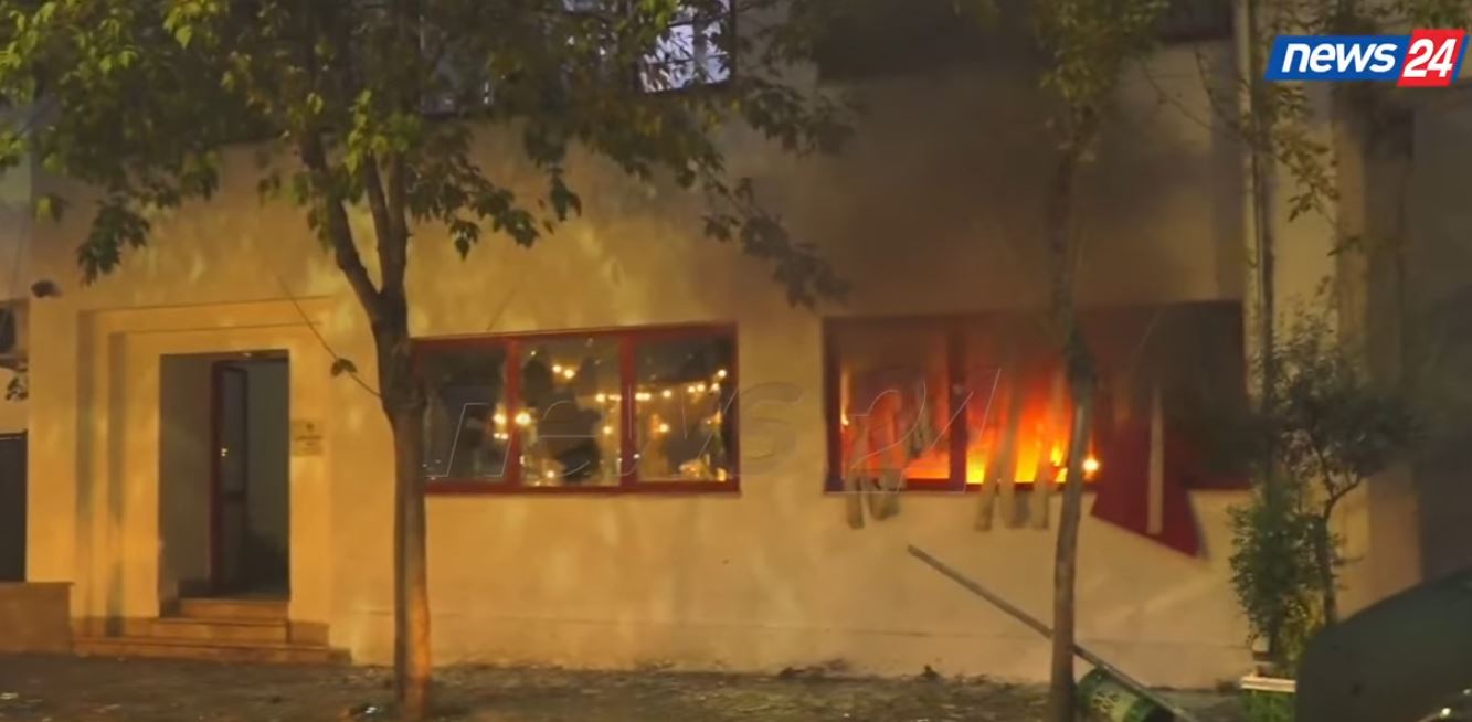 VIDEO  I vihet zjarri Komisariatit 3 në Tiranë