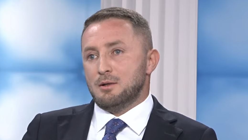  Jam kundër   Çfarë fshihet pas votës pro të Braçes për  Territoriales   Flogert Muça  Rama e takoi për mbi 30 minuta  Në ambi   