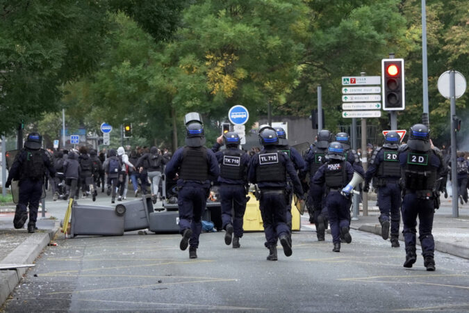Franceprotest4 5 (1)