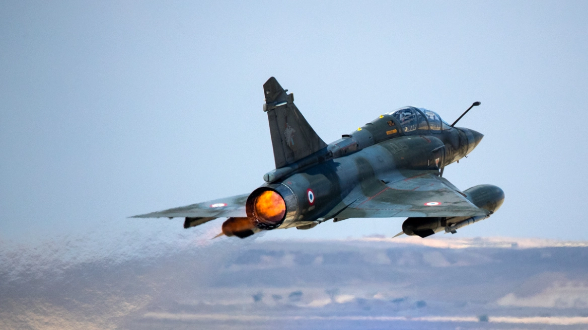 rrezohet-nje-avion-luftarak-francez-mirage-2000-d-humb-jeten-nje-pilot