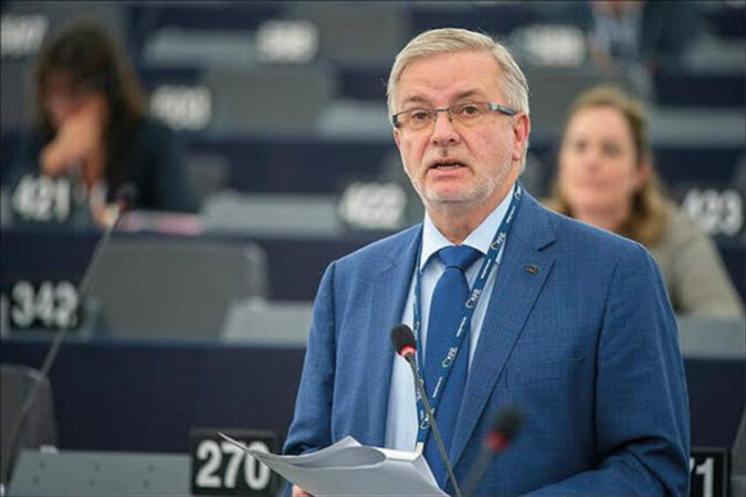 “Kam dëshmuar lidhjet mes shtetit, partisë në pushtet dhe krimit” – Eurodeputeti gjerman me kritika të ashpra, Michael Gahler: Protestuesit kanë ngritur shqetësime që prekin thelbin e integrimit evropian