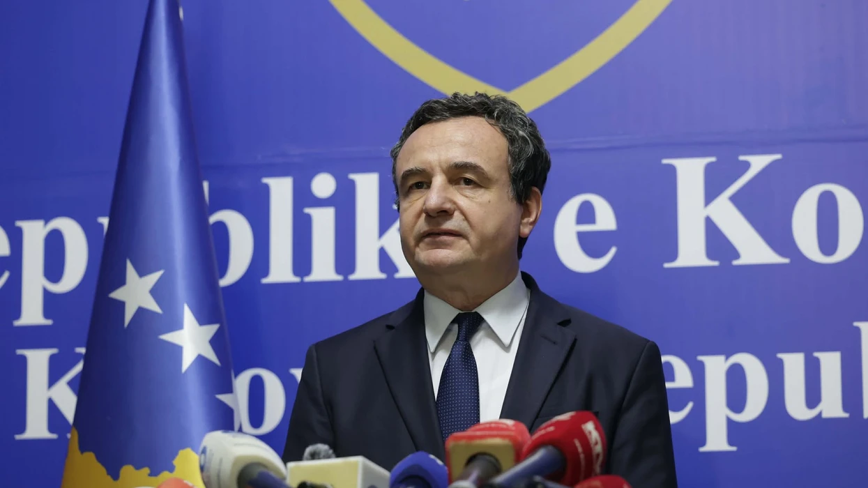 Zhbllokimi i ngërçit për Presidentin  Oferta e re e Kurtit për PDK në  Të votojmë ligjin për Dhomat Speciale  më pas Kreun e S   