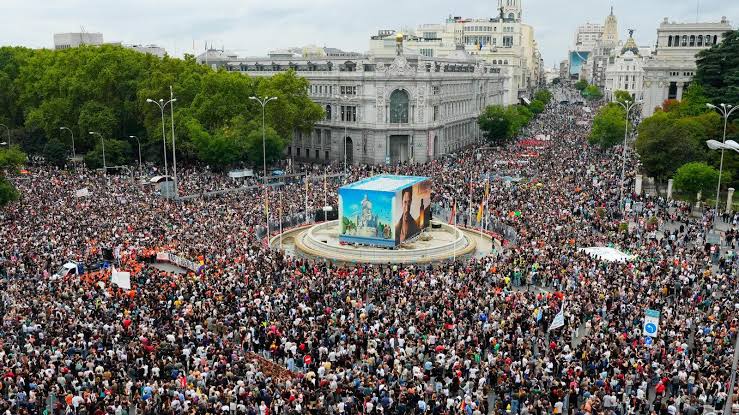 Protesta masive në Madrid  dhjetëra mijëra qytetarë në rrugë kundër rritjes së çmimeve të strehimit
