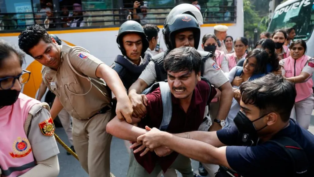 Indi  Qindra të ndaluar në protestën për reformën zgjedhore në Delhi