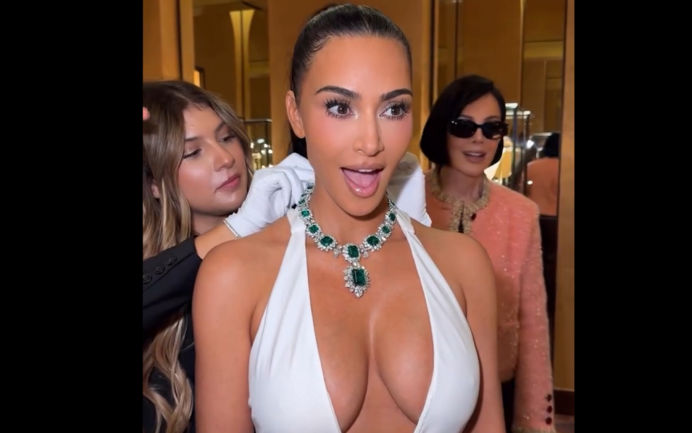 Kim Kardashian merr dhuratën e veçantë të ditëlindjes  mban gjerdanin ikonë që Richard Burton i dhuroi Elizabeth Taylor