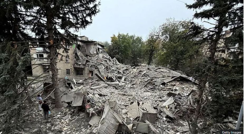 Sulmi rus me bomba në Zaporizhzhia  15 të vdekur  Mes tyre 3 fëmijë