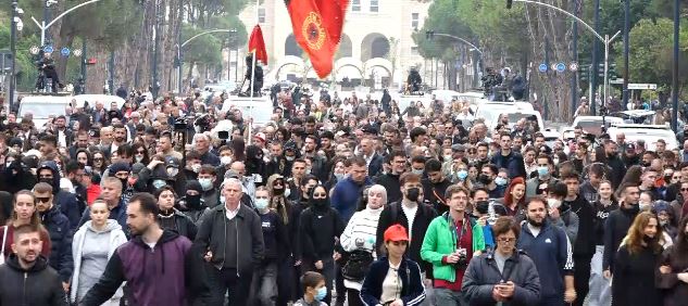 Foto nga burimi: Reagim nga Brukseli për protestat kundër qeverisë, EPP: Të hetohet përdorimi i forcës së tepruar! Shqipëria ka nevojë për qeveri llogaridhënëse dhe hetim të korrupsionit