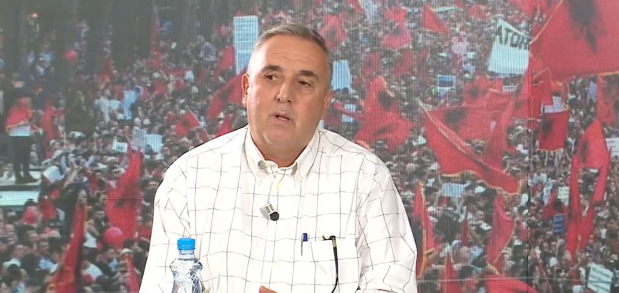  Rama nuk është rehat me protestën poshtë zyrës   Skandali i SHISH  aktivisti Virtyt Sokoli  Shqipëria  raporte të dobëta me p   