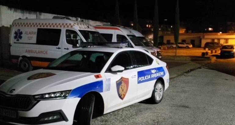 Polici Ambulance Naten Rrugorja
