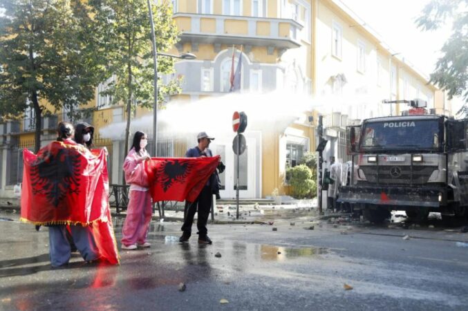 Jehona e protestave shqiptare në mediat botërore/ EFE: Studentët në revoltë, kërkojnë largimin e Ramës dhe akuzojnë qeverinë për korrupsion