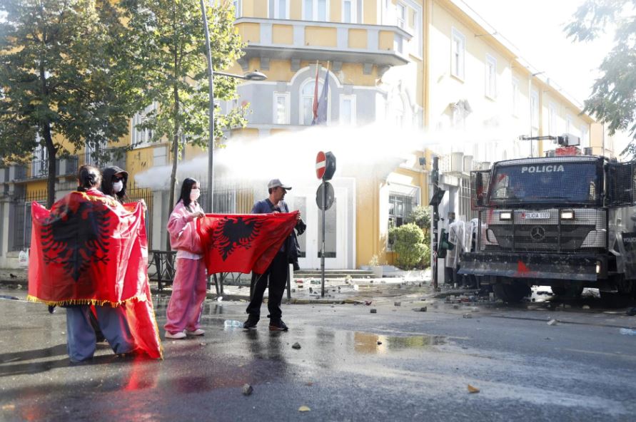 Jehona e protestave shqiptare në mediat botërore  EFE  Studentët në revoltë  kërkojnë largimin e Ramës dhe akuzojnë qeverinë p   