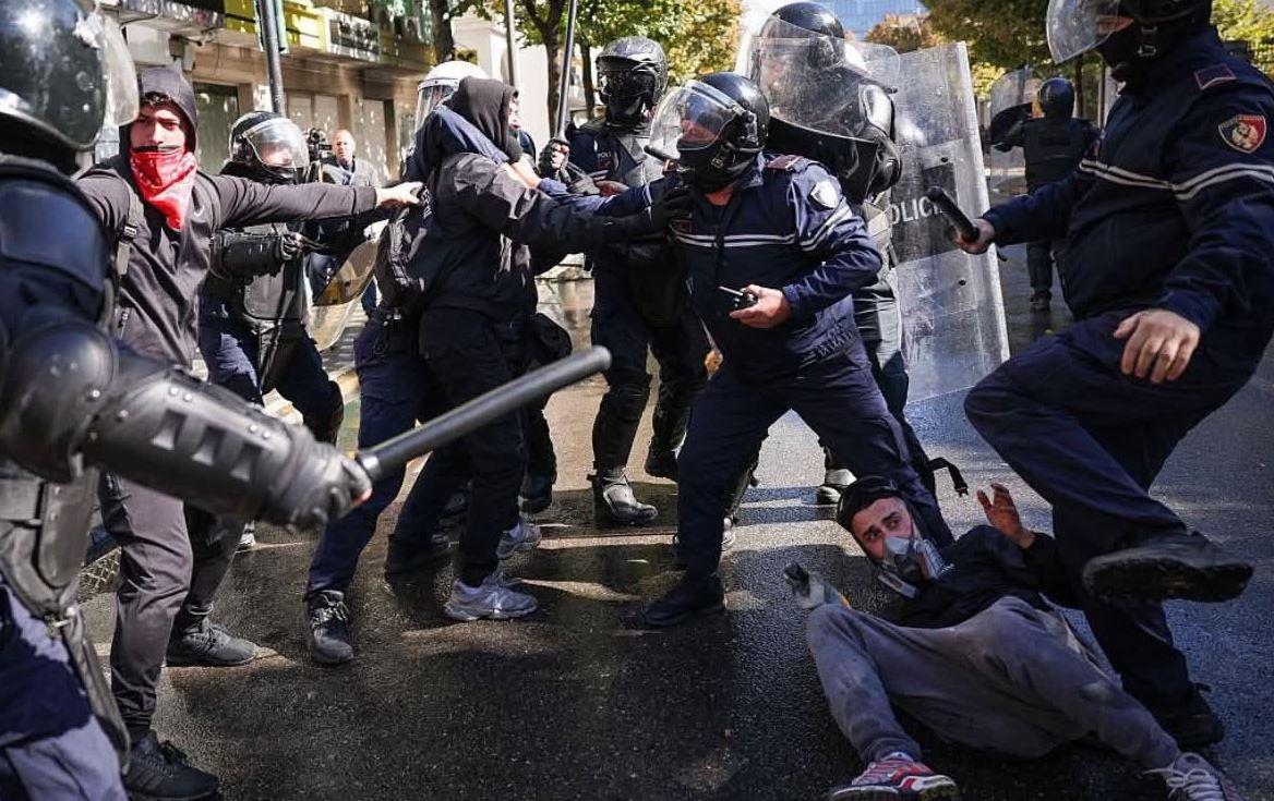 Transmetoi me rigorozitet protestën nga dita e parë  Gjekmarkaj  Rama sulmoi sërish News24  shfaqi hapur mllefin ndaj medias q   