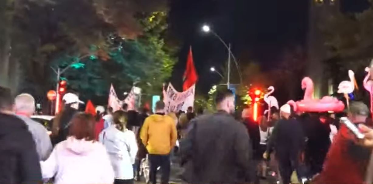 Protesta e 133   Shqipëria po bën revolucion   qytetarët marshojnë në rrugët e Tiranës  kërkojnë dorëheqjen e Ramë   