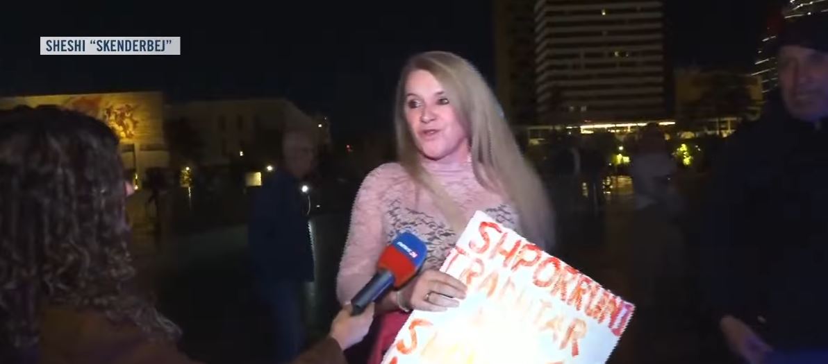 Revolta e 127 të  Protestuesja nga Diaspora  Duhet të dalim në shesh të gjithë  kjo qeveri po shkatërron të ardhmen