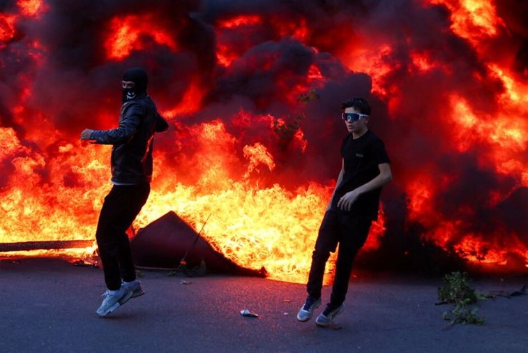  Qeveria më e korruptuar që ka parë vendi   BBC jehonë protestës në Tiranë  Studentët protestues sulmojnë ndërtesa   