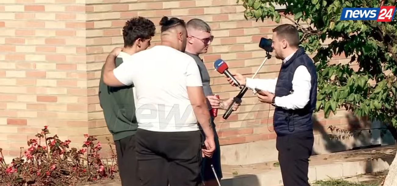 Foto nga burimi: “Qeveria të bjerë”/ Nga Skocia në Tiranë për protestën, skocezi: Korrupsioni të zhduket, qytetarët do të triumfojnë