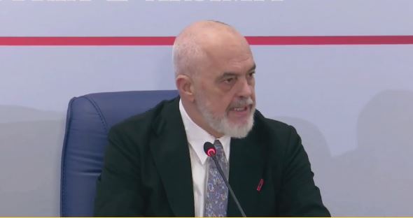 Foto nga burimi: “Nën puplat e flamingove u fshehën duart që sot kanë dalë haptas”/ Sot protesta e pedagogëve, Rama: E konsiderojnë këtë valë dhune të ngjashme me 91-in