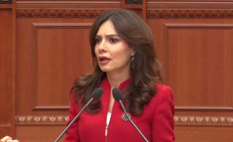  Jashtë protestojnë  këtu bëhet teatër    Spiropali me tone të forta  Kjo nuk është reformë  S jemi kartona 