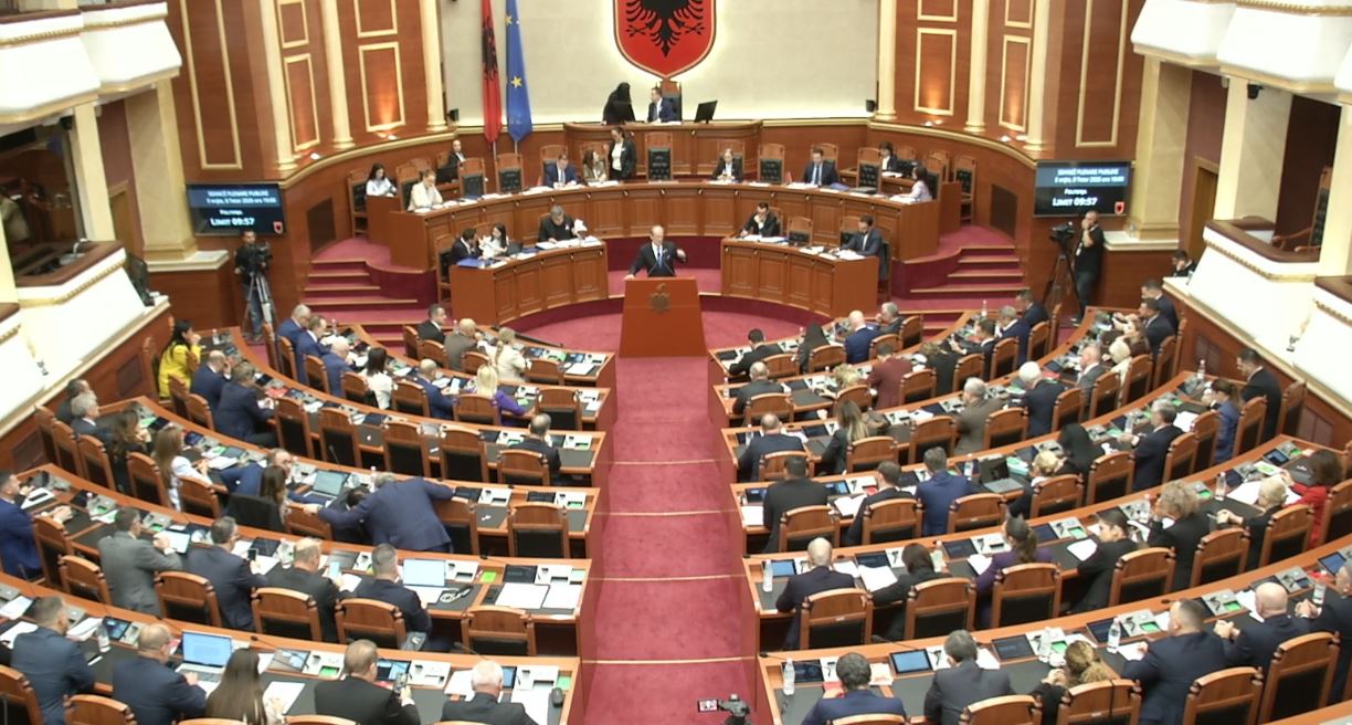 po-shkelmoni-kushtetuten-per-interesa-personale-berisha-keni-sjelle-edhe-lubine-ketu-ju-jeni-pengje-videot-e-erg