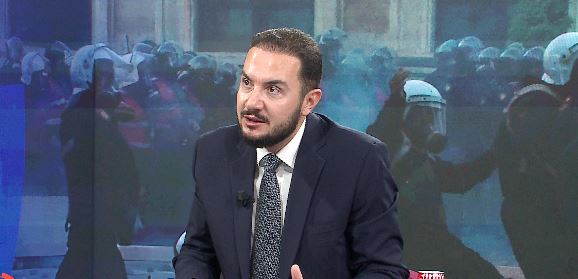 Foto nga burimi: “Vlerësoj Dash Shehin por…”, Salianji: Zgjidhja duhet të vijë nga sheshi! Mosreagimi i përditshëm i ambasadave të huaja, mesazh për Ramën dhe Berishën!