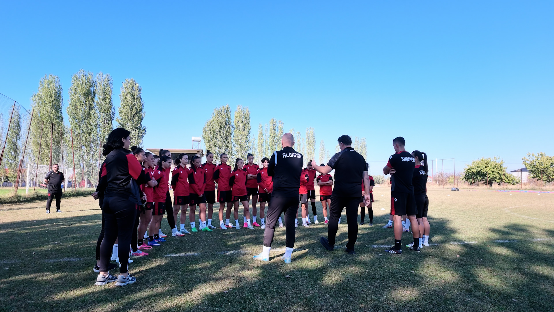 play-off-i-i-boterorit-trajneri-grima-kemi-besim-te-vajzat-duam-te-bejme-mire-ne-dy-ndeshjet-historike-ndaj-uellsit